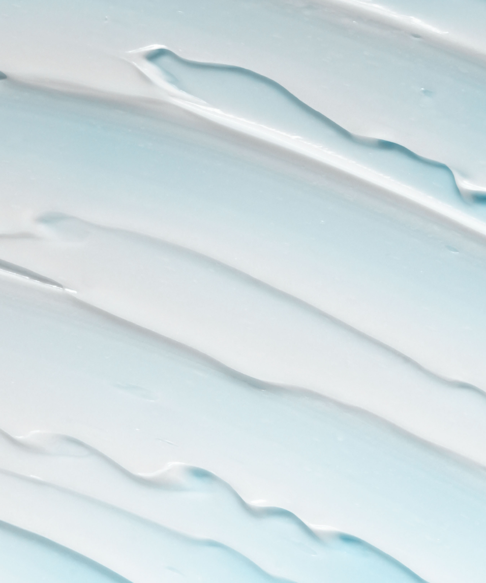 A close up on smears of belif Aqua Bomb Cica Cream – Stress Shooter 25mL